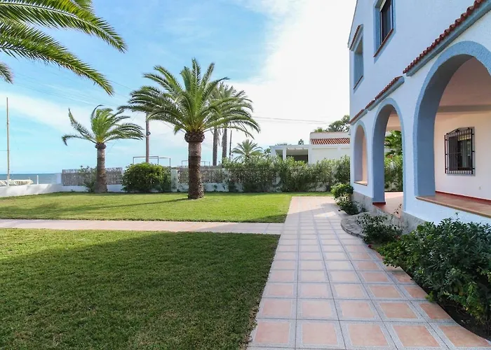 Villa Casa Ained - Beachfront Luxury *