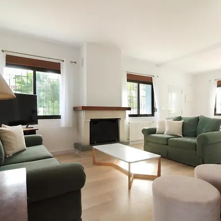 Villa Casa Ained - Beachfront Luxury